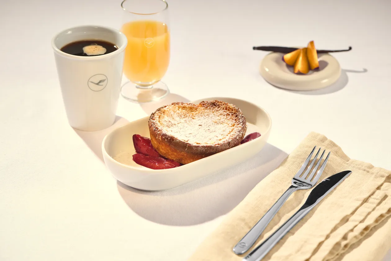 Brioche-Soufflé | Zwetschgenkompott | Vanillesauce